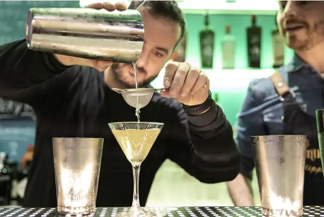 Cocktail Team Building