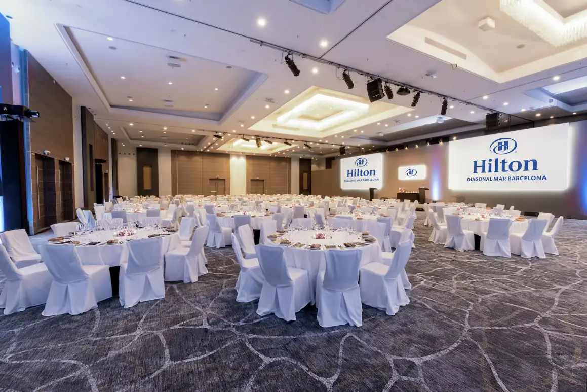 Hotel for + 150 people sea view