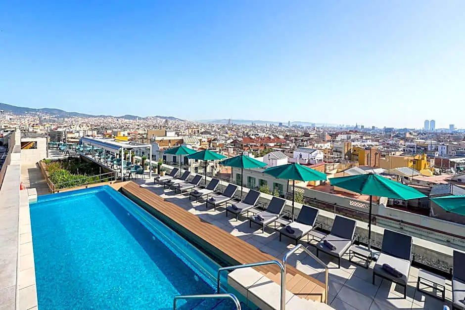 Hotel for +150 people